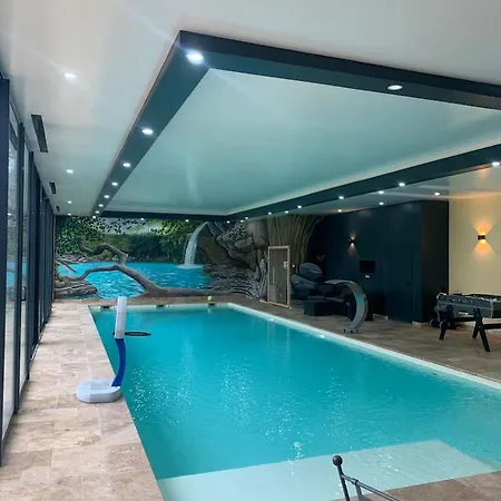 A Clermont-creans Avec Piscine Partagee Chalet *