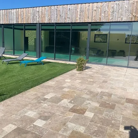 Chalé à Clermont-créans Avec Piscine Partagée