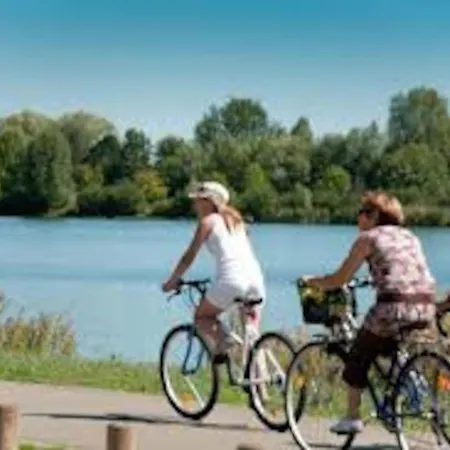 Chalet A Clermont-creans Avec Piscine Partagee