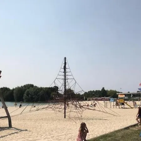 A Clermont-creans Avec Piscine Partagee La Flèche