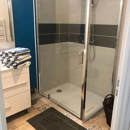 A Clermont-creans Avec Piscine Partagee Ла-Флеш