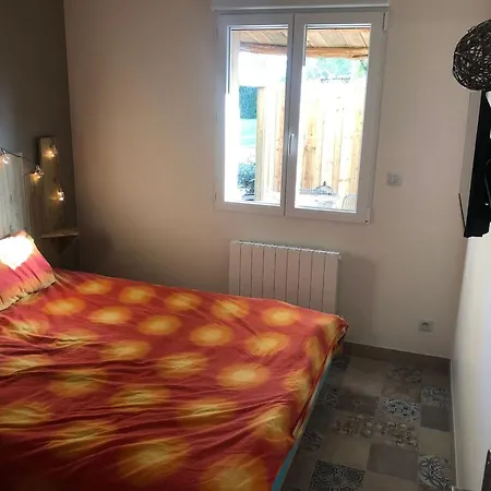 A Clermont-creans Avec Piscine Partagee Шале