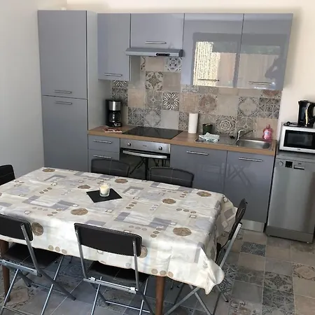 A Clermont-creans Avec Piscine Partagee Chalet La Flèche