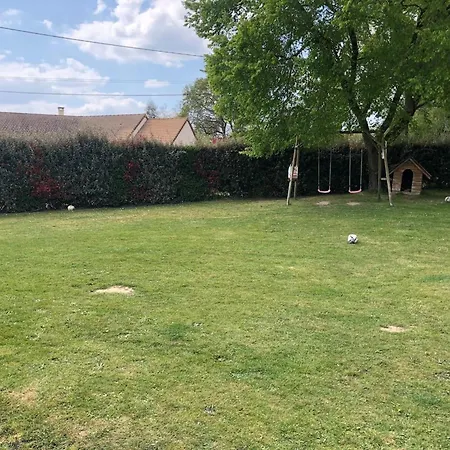 à Clermont-créans Avec Piscine Partagée * La Flèche