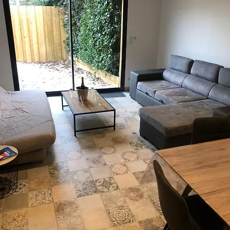 A Clermont-creans Avec Piscine Partagee La Flèche