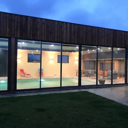 A Clermont-creans Avec Piscine Partagee Chalet *