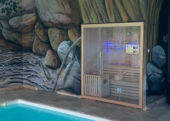 A Clermont-creans Avec Piscine Partagee Alpstuga *