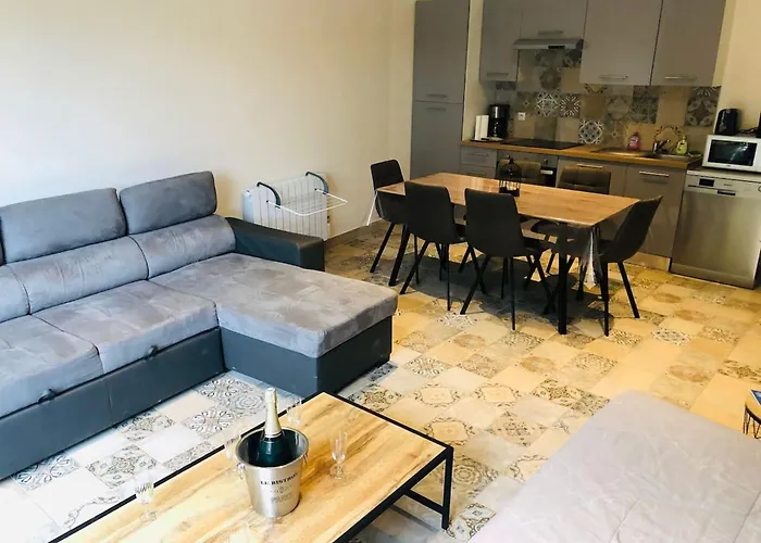 A Clermont-creans Avec Piscine Partagee *