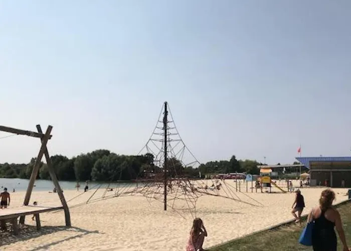 A Clermont-creans Avec Piscine Partagee La Flèche