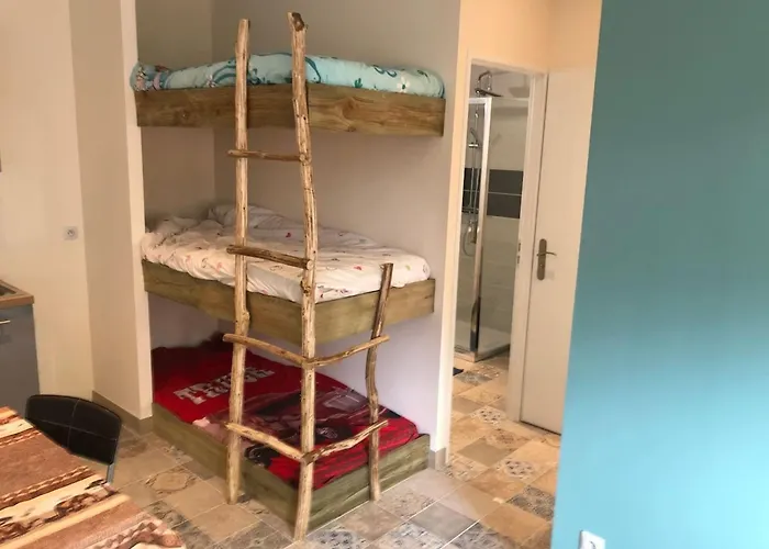 Alpstuga A Clermont-creans Avec Piscine Partagee