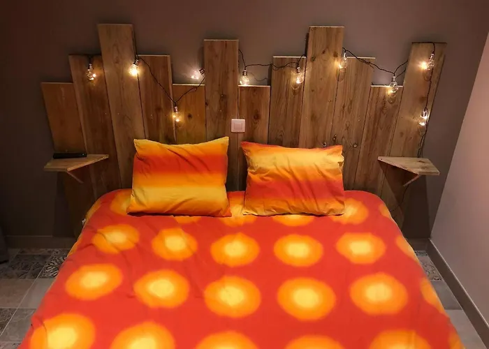 A Clermont-creans Avec Piscine Partagee Alpstuga