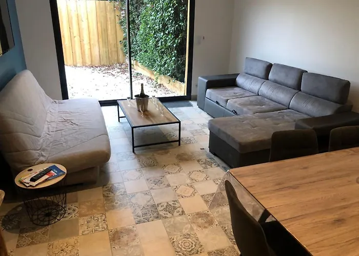 A Clermont-creans Avec Piscine Partagee La Flèche