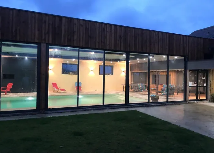 A Clermont-creans Avec Piscine Partagee Alpstuga *